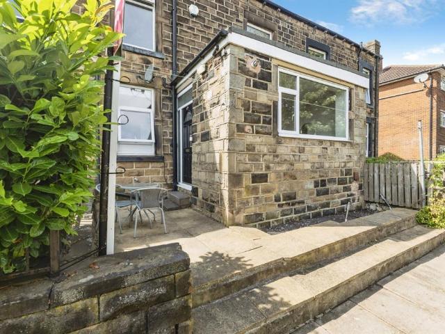 House for sale in Tingley, West Yorkshire