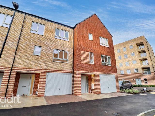 House for sale in Lee Chapel, Essex
