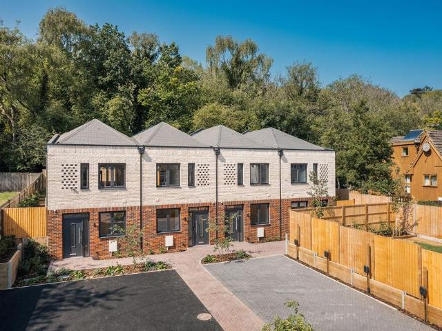 House for sale in London Borough of Croydon, Kenley