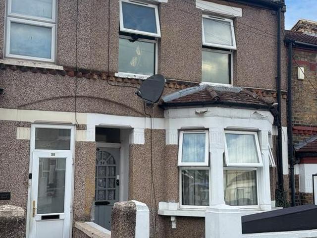 House for sale in Glyndon, Greater London