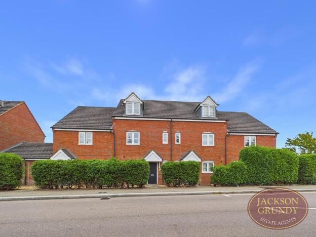 House for sale in Upton