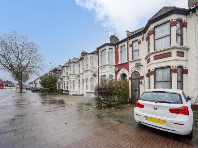House for sale in Plashet, Greater London