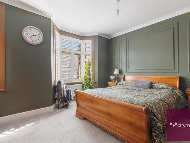 House for sale in Plashet, Greater London