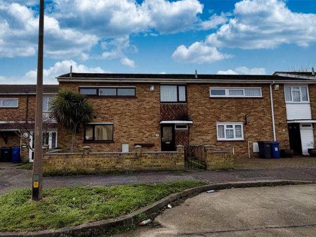 House for sale in Stanford-le-hope, Essex