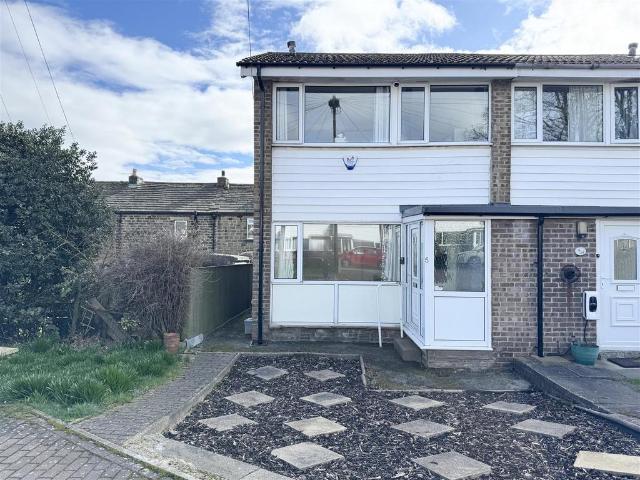 House for sale in Shelley, Shepley