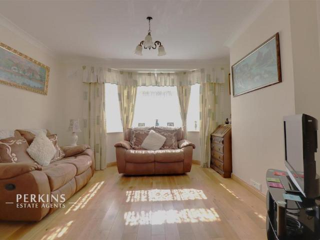 House for sale in London Borough of Ealing, Greenford