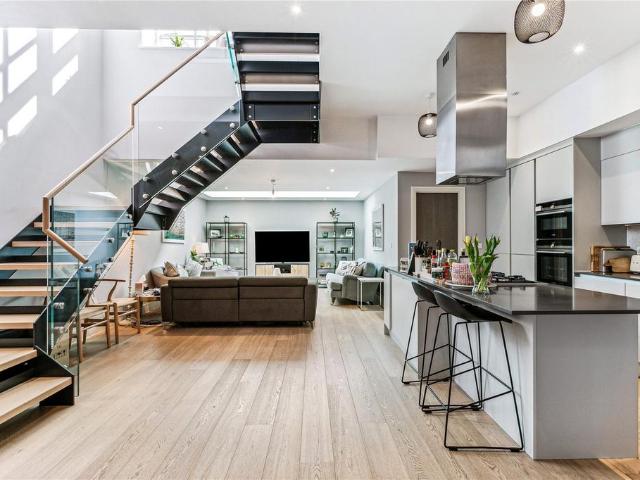 House for sale in Clapham Junction, Greater London
