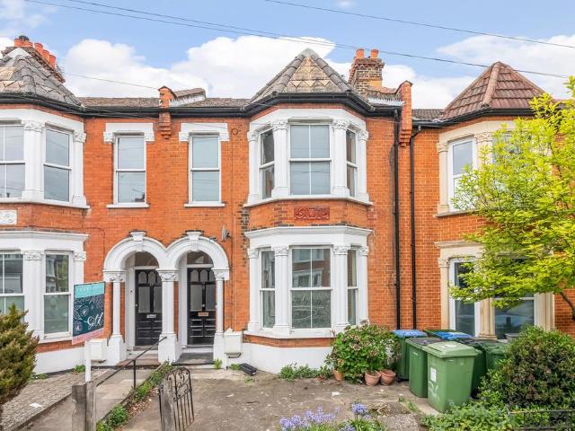 Flat for sale in Royal Borough of Greenwich, Greater London