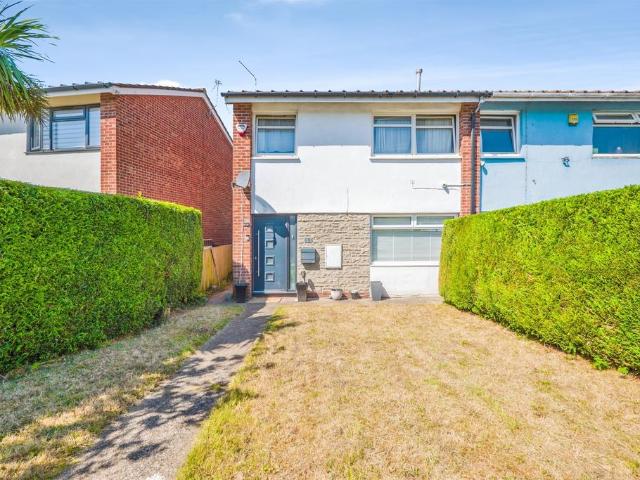 House for sale in Glyn Eiddew, Falcon Lodge