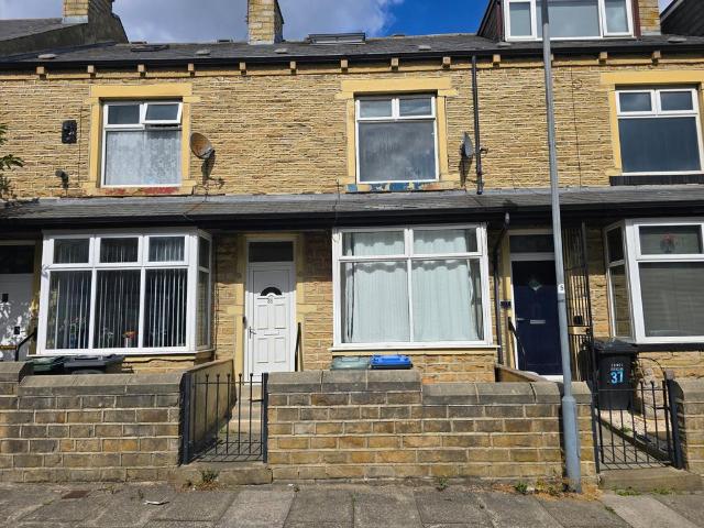 House for sale in Thornbury, West Yorkshire