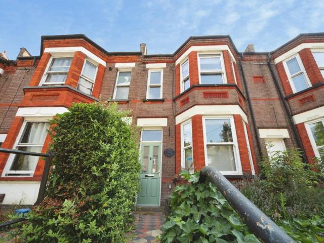House for sale in Spring Park, Luton