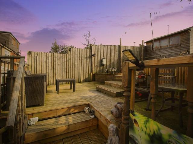 House for sale in Farsley, West Yorkshire