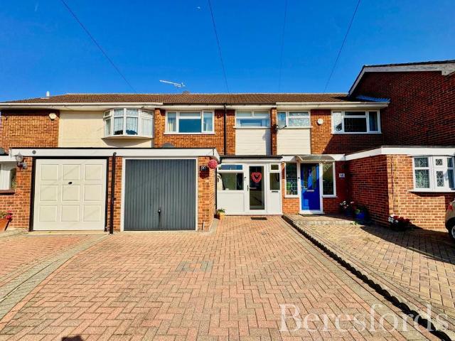 House for sale in Elm Park, Greater London