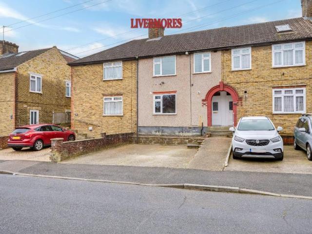 House for sale in Barnes Cray, Greater London