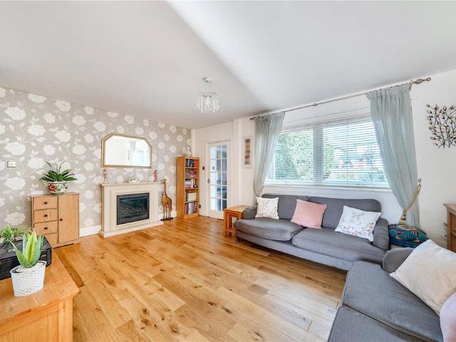 House for sale in Knaphill, Woking