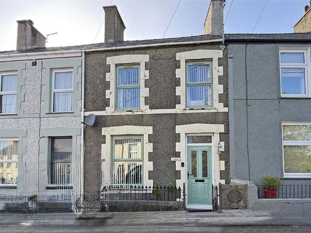 House for sale in Llanllyfni, Pen-y-groes