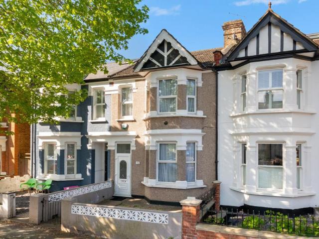 House for sale in London Borough of Ealing, Hanwell