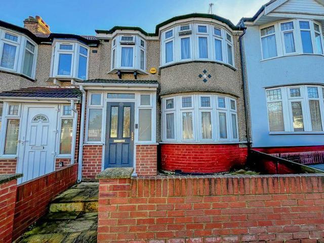 House for sale in London Borough of Ealing, Greenford