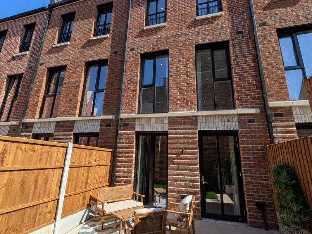 House for sale in Charlton Riverside, Cat Hill