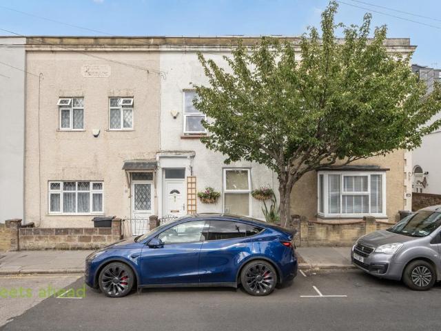 House for sale in London Borough of Croydon, Waddon