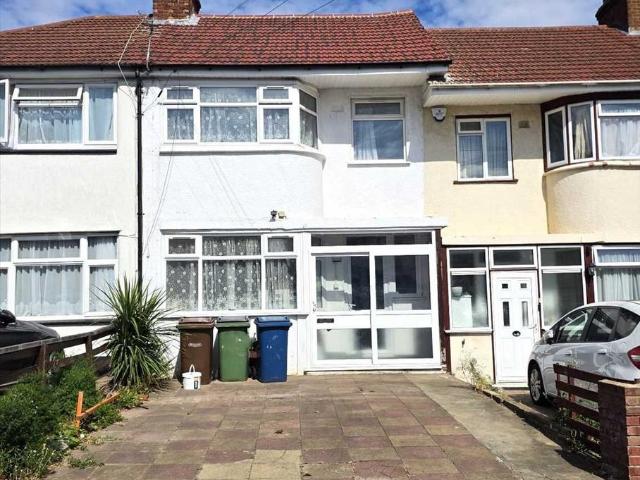 House for sale in South Stanmore, Greater London