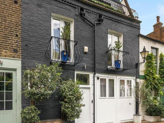 House for sale in Royal Borough of Kensington and Chelsea, Greater London