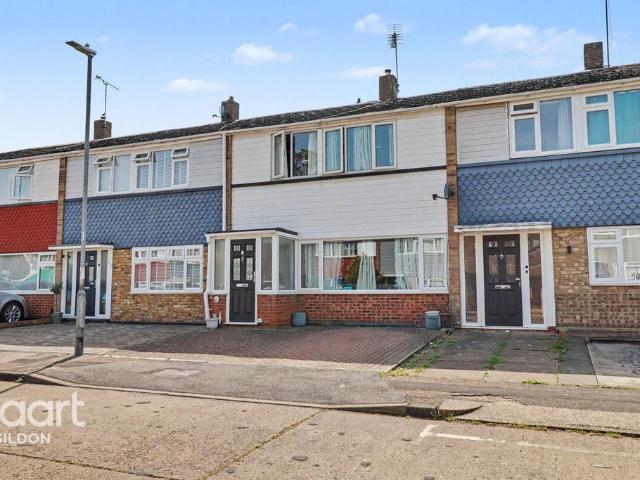 House for sale in Laindon, Essex