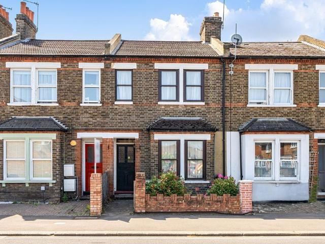 House for sale in Woodcote, Epsom