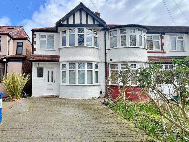 House for sale in London Borough of Ealing, Perivale