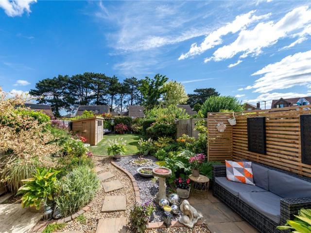 House for sale in Spring Park, Luton
