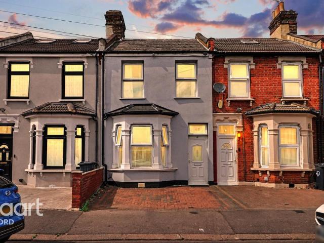 House for sale in Loxford, Seven Kings