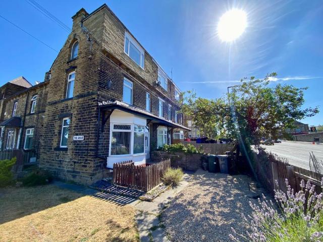 House for sale in Greengates, West Yorkshire