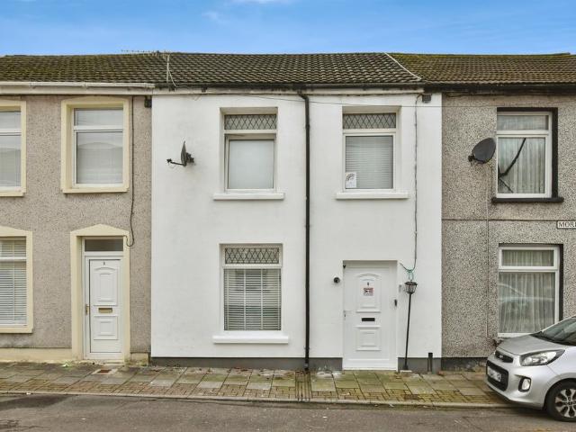 House for sale in Troed-y-rhiw, Pentrebach