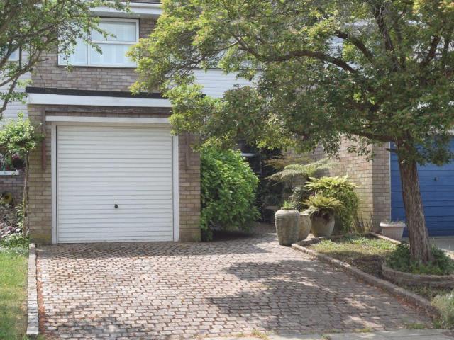 House for sale in London Borough of Ealing, Perivale