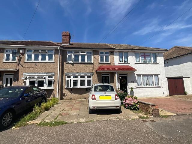 House for sale in Elm Park, Greater London