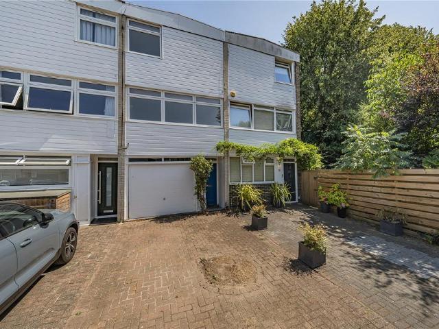 House for sale in London Borough of Richmond upon Thames, Greater London