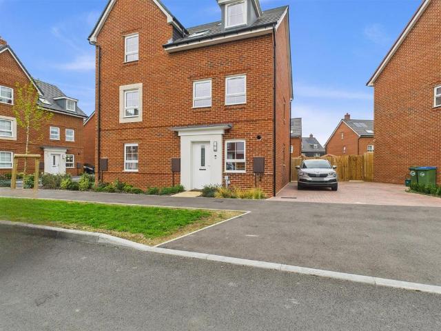 House for sale in Kingsbrook, Buckinghamshire