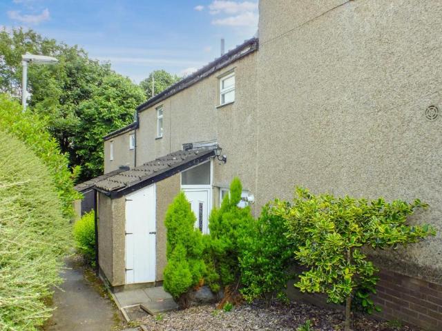 House for sale in Holt Park, West Yorkshire