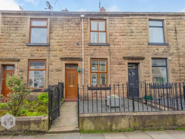 House for sale in Kirklees, Bury