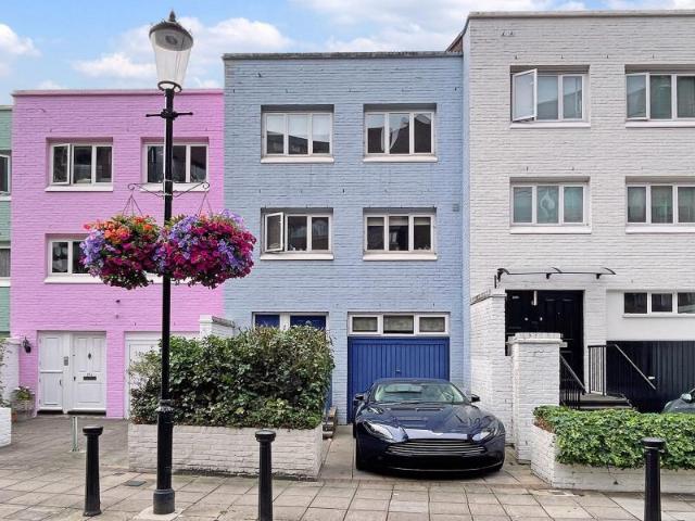 House for sale in Earl's Court, Greater London