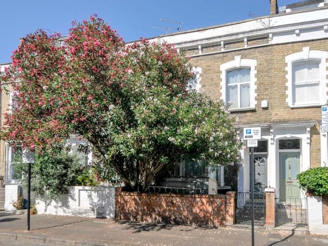 House for sale in Stoke Newington, Greater London
