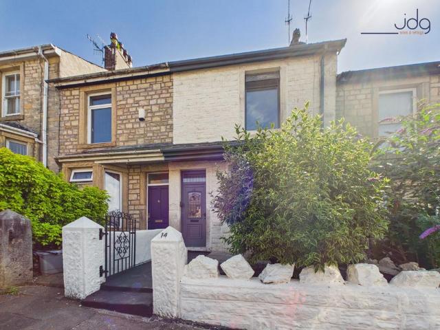 House for sale in Greaves, Bare