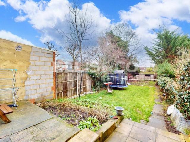 House for sale in London Borough of Ealing, Greenford