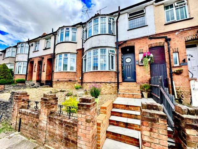 House for sale in Spring Park, Luton