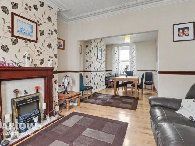 House for sale in Plasnewydd, Falcon Lodge