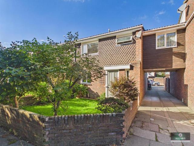 House for sale in Gossops Green, Crawley