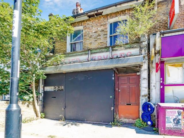House for sale in London Borough of Lewisham, New Cross