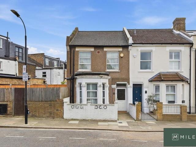 House for sale in College Park, Greater London