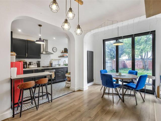 House for sale in London Borough of Merton, Mitcham