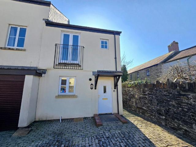 House for sale in Weir Quay, Devon